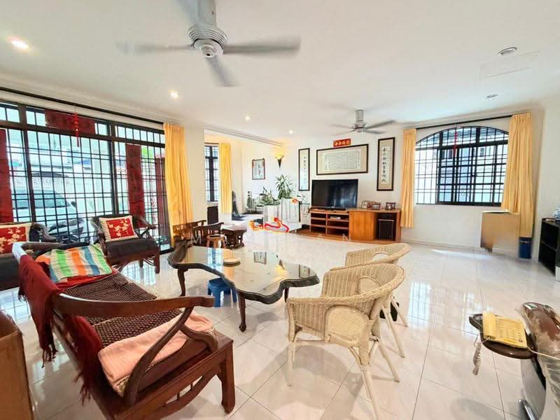 Rumah Berkembar untuk Dijual di Taman Sri Kluang (Kluang) - May Tan - Living Room - PropertyGuru.com.my