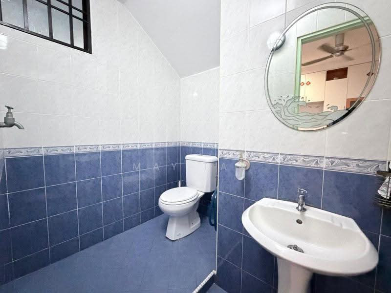Rumah Berkembar untuk Dijual di Taman Sri Kluang (Kluang) - May Tan - Bathroom - PropertyGuru.com.my