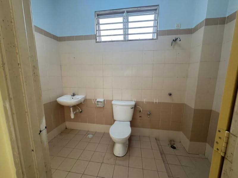 Rumah Teres 2-Tingkat untuk Disewa di Bukit Mertajam (Penang) - Lewis Beh - Bathroom - PropertyGuru.com.my