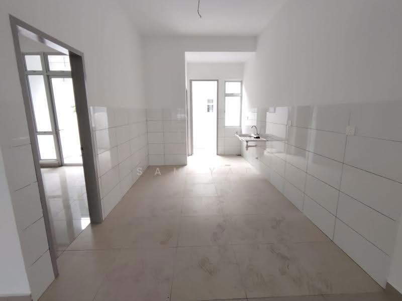 2-storey Terraced House for Sale in Amverton Hills (Sungai Buloh) - Sam Yap - Kitchen - PropertyGuru.com.my