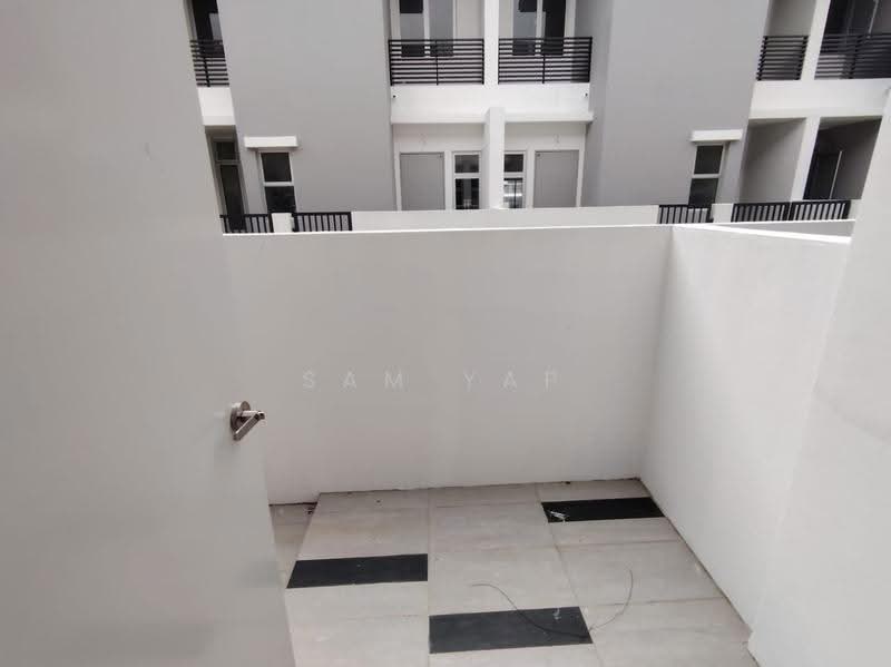 2-storey Terraced House for Sale in Amverton Hills (Sungai Buloh) - Sam Yap - Exterior - PropertyGuru.com.my