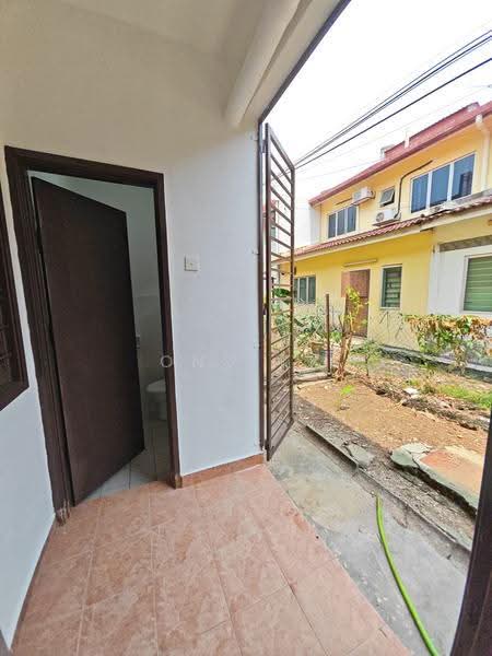 Rumah Teres untuk Dijual di TAMAN PUCHONG UTAMA (Puchong) - Ong KK - Bathroom - PropertyGuru.com.my