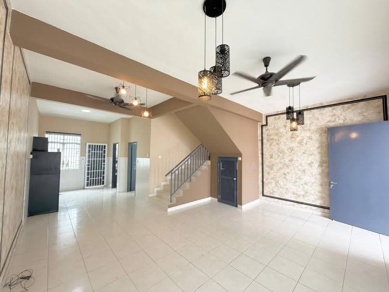Rumah Teres 2-Tingkat untuk Dijual di Puncak Alam (Selangor) - Izzah Alias - Living Room - PropertyGuru.com.my