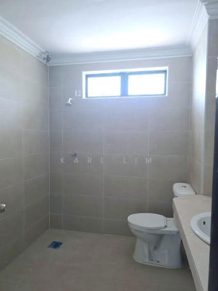 Rumah Teres 2-Tingkat untuk Dijual di Taman Mount Austin (Tebrau) - Karl Lim - Bathroom - PropertyGuru.com.my
