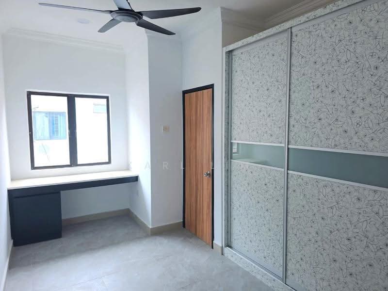 Rumah Teres 2-Tingkat untuk Dijual di Taman Mount Austin (Tebrau) - Karl Lim - Bedroom - PropertyGuru.com.my