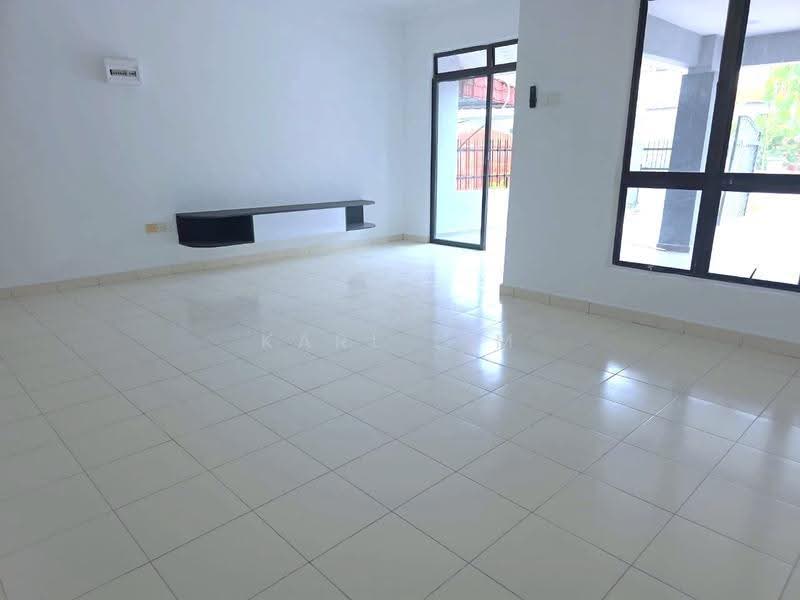 Rumah Teres 2-Tingkat untuk Dijual di Taman Mount Austin (Tebrau) - Karl Lim - Living Room - PropertyGuru.com.my