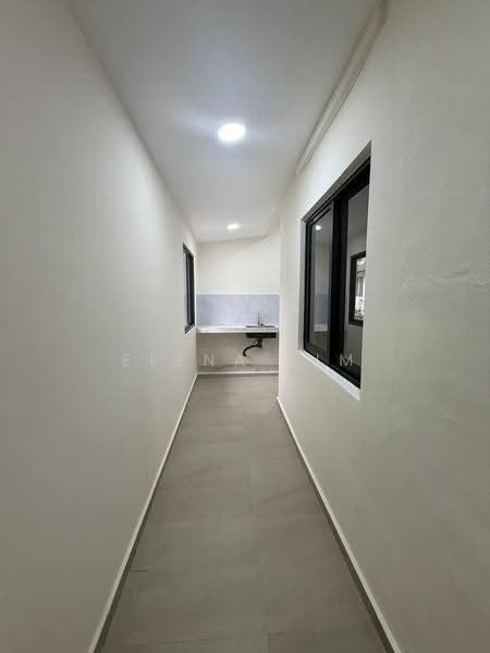 1-storey Terraced House for Sale in Taman Pasir Putih (Pasir Gudang) - Elena Lim - Corridor - PropertyGuru.com.my