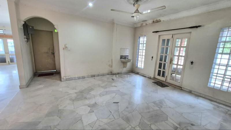 Rumah Banglo untuk Dijual di Taman Lim (Ipoh) - Lee Muzi - Living Room - PropertyGuru.com.my