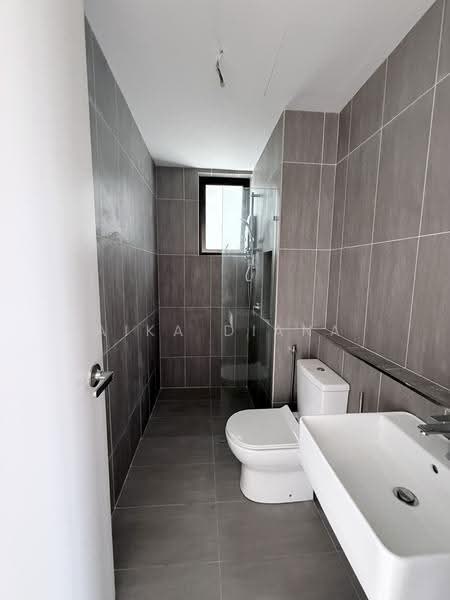 Service Residence for Sale at The Pulse Residence - Aika Diana - Bathroom - PropertyGuru.com.my
