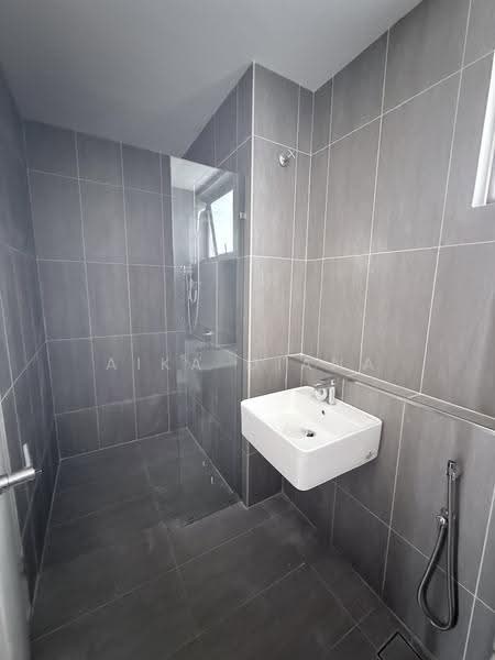 Service Residence for Sale at The Pulse Residence - Aika Diana - Bathroom - PropertyGuru.com.my