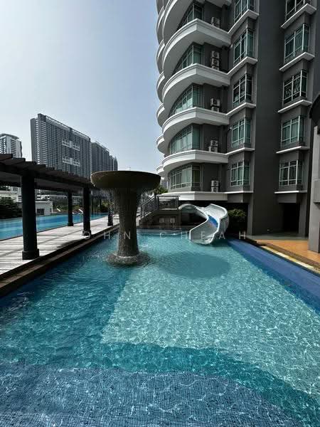 Kondominium untuk Dijual di The View Condominium - John Cheah - Pool - PropertyGuru.com.my