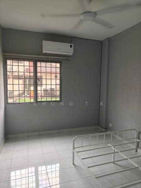 Apartment for Rent at Pangsapuri Sri Kemuning - Khong T.K - Master Bedroom - PropertyGuru.com.my