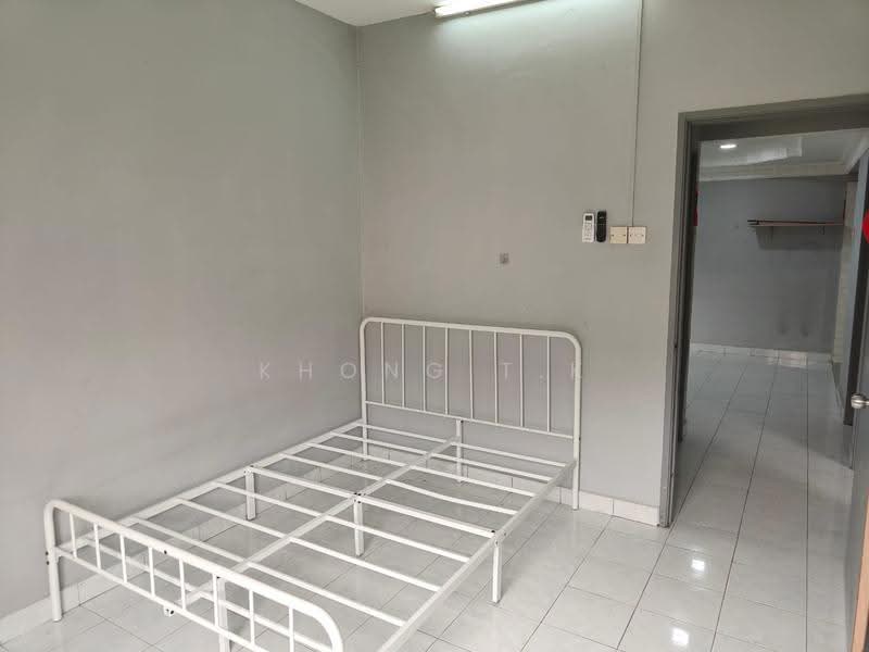 Apartment for Rent at Pangsapuri Sri Kemuning - Khong T.K - Master Bedroom - PropertyGuru.com.my