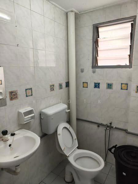 Apartment for Rent at Pangsapuri Sri Kemuning - Khong T.K - Common Bathroom - PropertyGuru.com.my