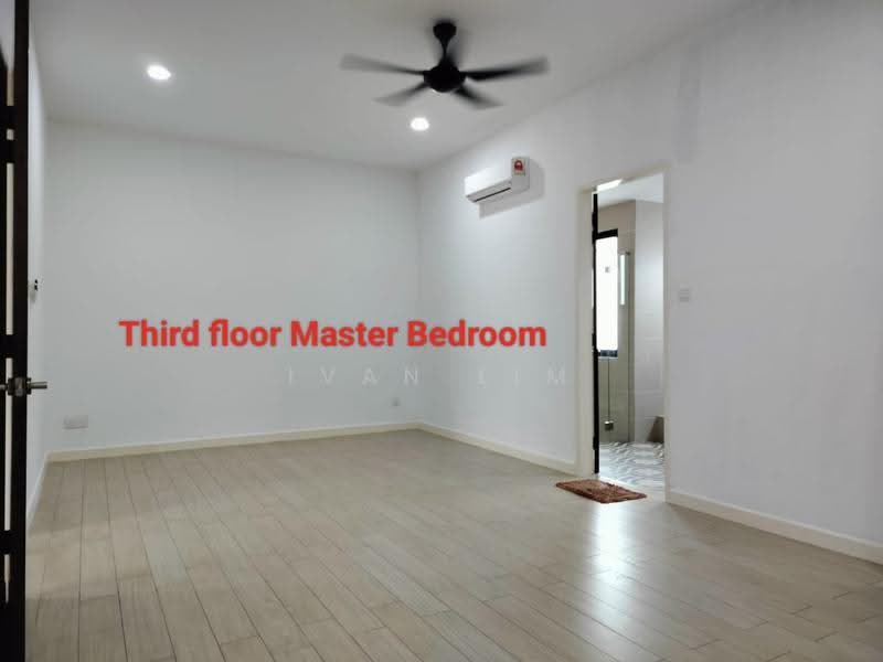 Rumah Teres 3-Tingkat untuk Dijual di Puchong (Selangor) - Ivan Lim - Master Bedroom - PropertyGuru.com.my