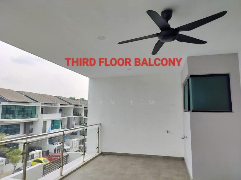 Rumah Teres 3-Tingkat untuk Dijual di Puchong (Selangor) - Ivan Lim - Balcony - PropertyGuru.com.my