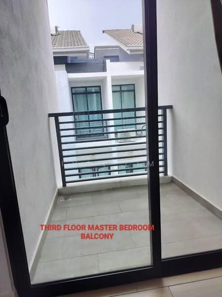 Rumah Teres 3-Tingkat untuk Dijual di Puchong (Selangor) - Ivan Lim - Balcony - PropertyGuru.com.my