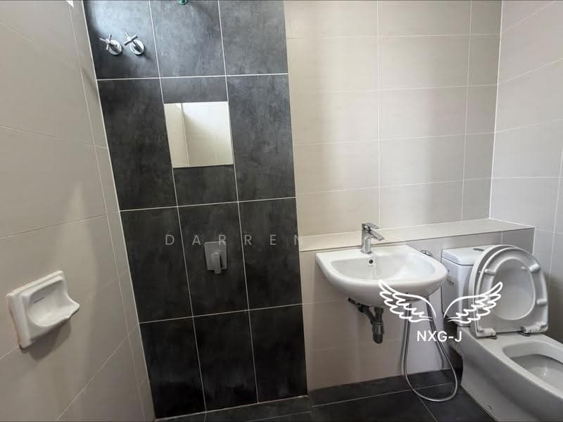 3-storey Terraced House for Sale in Shah Alam (Selangor) - Darren Ng - Bathroom - PropertyGuru.com.my