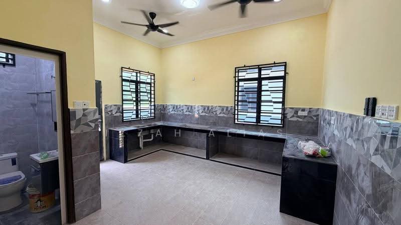 Bungalow House for Sale in Kampung Nyior (Kuala Paka) - Izzah Alias - Kitchen - PropertyGuru.com.my