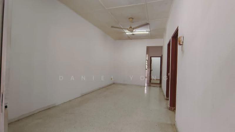1-storey Terraced House for Sale in Taman Johor Jaya (Johor Bahru) - Daniel Yong - Living Room - PropertyGuru.com.my