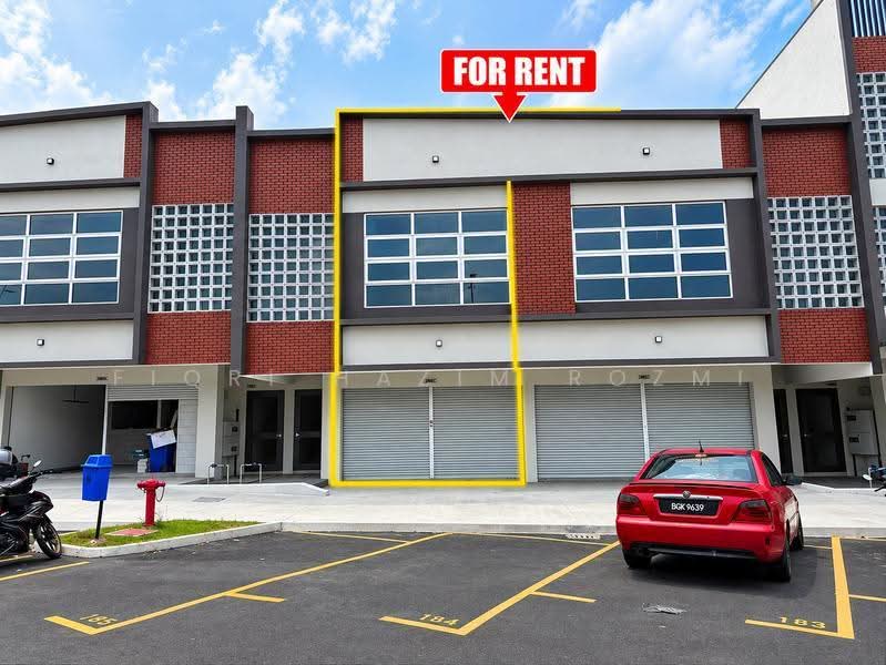 Shop / Office for Rent in Seksyen U16 (Shah Alam) - Fiqri Hazim Rozmi - Exterior - PropertyGuru.com.my