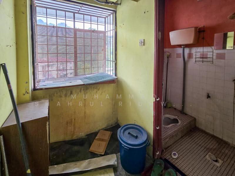 Apartment for Sale at Apartment Ros - Muhammad Shahrul Ridhwan Mehamad Nasir - Bathroom - PropertyGuru.com.my