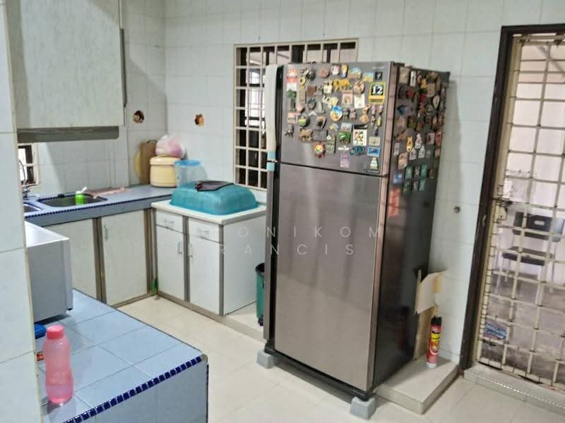 Bungalow House for Sale in Seksyen 4 (Petaling Jaya) - F.Ronikom Francis - Kitchen - PropertyGuru.com.my