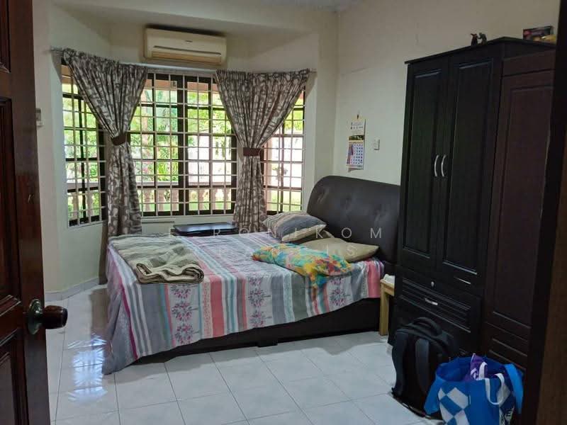 Bungalow House for Sale in Seksyen 4 (Petaling Jaya) - F.Ronikom Francis - Bedroom - PropertyGuru.com.my