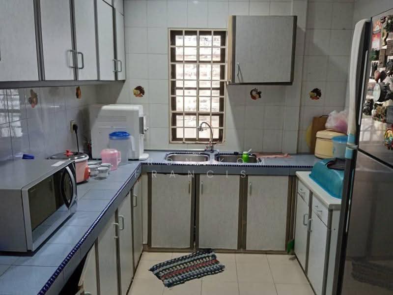 Bungalow House for Sale in Seksyen 4 (Petaling Jaya) - F.Ronikom Francis - Kitchen - PropertyGuru.com.my