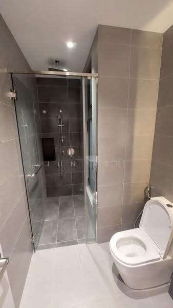 Kediaman Servis untuk Disewa di Sunway Belfield - Jun Kee - Master Bathroom - PropertyGuru.com.my