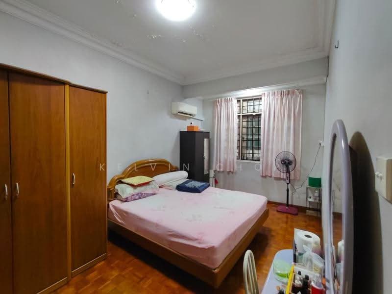 2-storey Terraced House for Sale in Taman Johor Jaya (Johor Bahru) - Kelvin Chop - Bedroom - PropertyGuru.com.my