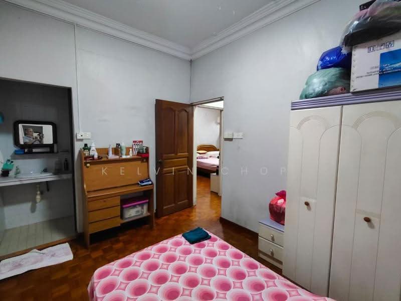 2-storey Terraced House for Sale in Taman Johor Jaya (Johor Bahru) - Kelvin Chop - Bedroom - PropertyGuru.com.my