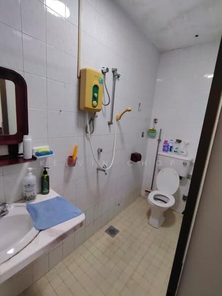 2-storey Terraced House for Sale in Taman Johor Jaya (Johor Bahru) - Kelvin Chop - Bathroom - PropertyGuru.com.my