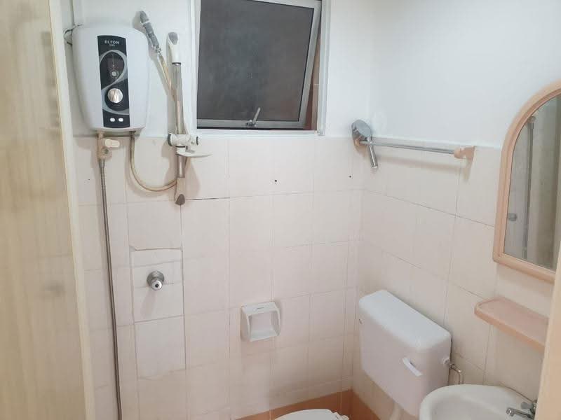 Apartment for Sale at Serdang Villa Apartment - Ron Liew - Bathroom - PropertyGuru.com.my