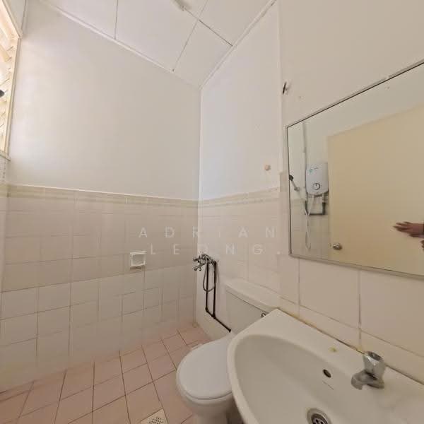 2-storey Terraced House for Sale in Bandar Kinrara (Selangor) - Adrian Leong - Bathroom - PropertyGuru.com.my