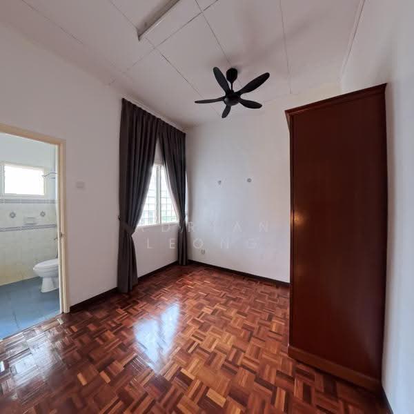 2-storey Terraced House for Sale in Bandar Kinrara (Selangor) - Adrian Leong - Bathroom - PropertyGuru.com.my