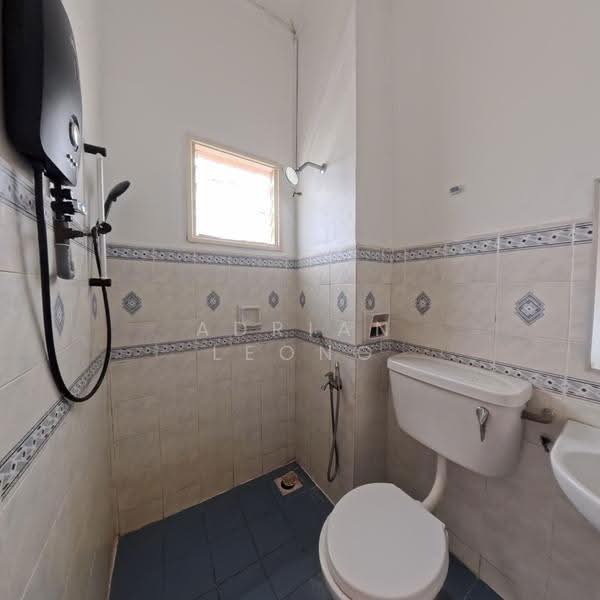 2-storey Terraced House for Sale in Bandar Kinrara (Selangor) - Adrian Leong - Bathroom - PropertyGuru.com.my
