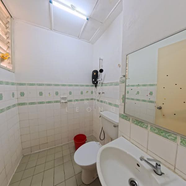 2-storey Terraced House for Sale in Bandar Kinrara (Selangor) - Adrian Leong - Bathroom - PropertyGuru.com.my