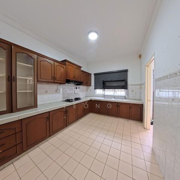 2-storey Terraced House for Sale in Bandar Kinrara (Selangor) - Adrian Leong - Kitchen - PropertyGuru.com.my