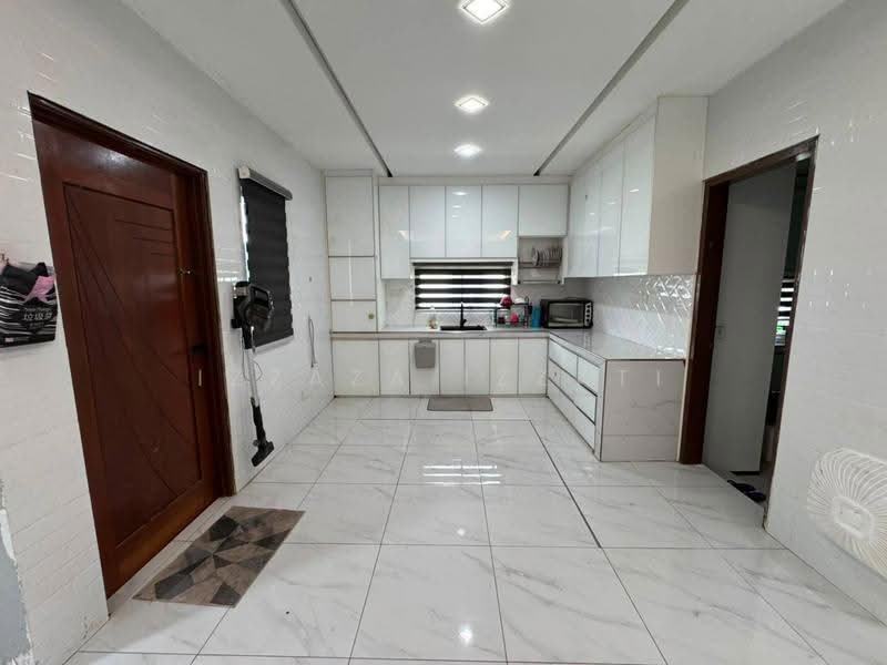Rumah Teres 2-Tingkat untuk Dijual di Saujana Utama (Selangor) - Izzaza Izzati - Kitchen - PropertyGuru.com.my