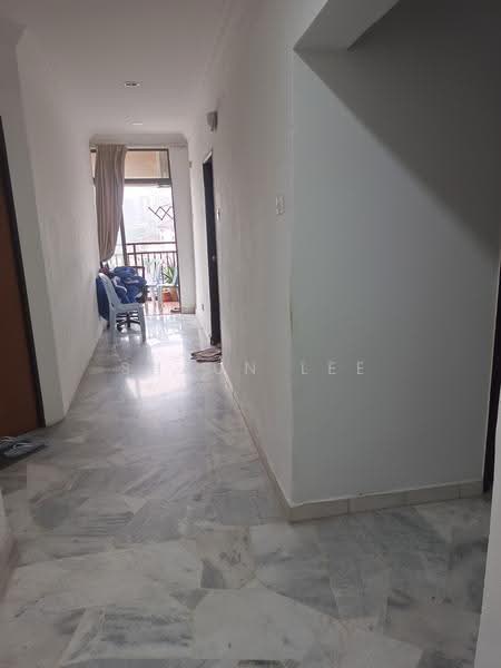 Kondominium untuk Disewa di Indah Villa Condominium - Shaun Lee - Corridor - PropertyGuru.com.my