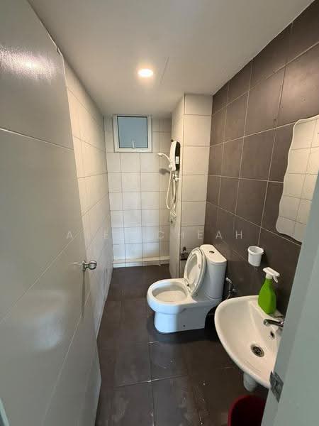 Kondominium untuk Disewa di Fairview Residence - Alex Cheah - Bathroom - PropertyGuru.com.my