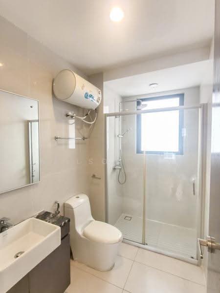 Condominium for Sale at Bay Point @ Country Garden Danga Bay - Neilson Tan - Bathroom - PropertyGuru.com.my