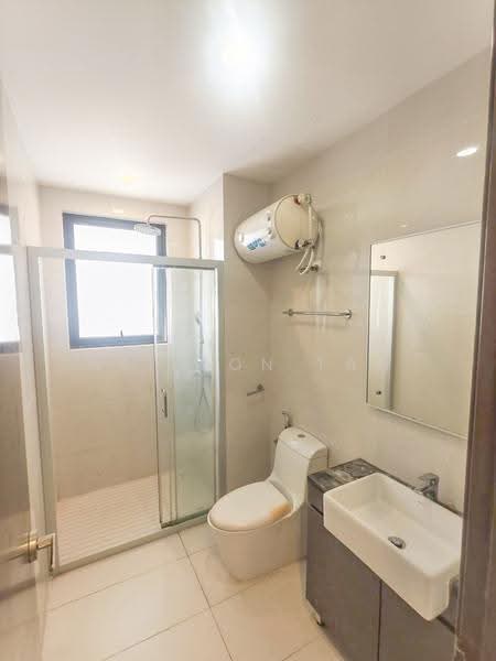 Condominium for Sale at Bay Point @ Country Garden Danga Bay - Neilson Tan - Bathroom - PropertyGuru.com.my