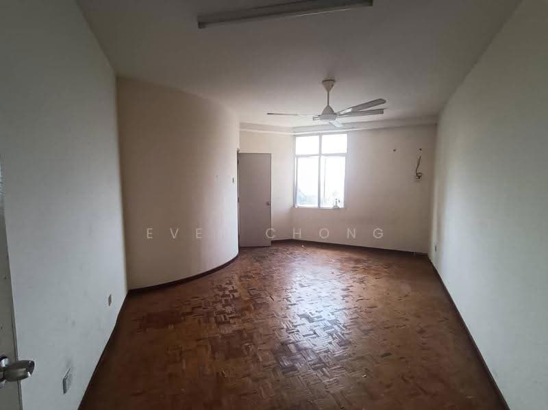 Kondominium untuk Dijual di Venice Hill - Even Chong - Living Room - PropertyGuru.com.my