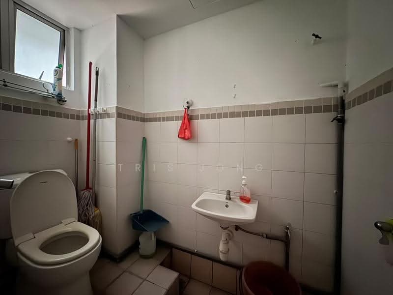Pejabat untuk Dijual di Taman Maluri (Cheras) - Tris Jong - Bathroom - PropertyGuru.com.my