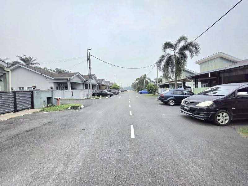 Rumah Teres untuk Dijual di Kampung Batu 9 Kebun Baru (Telok Panglima Garang) - Mohd Aizat Saiful Bahri - Exterior - PropertyGuru.com.my