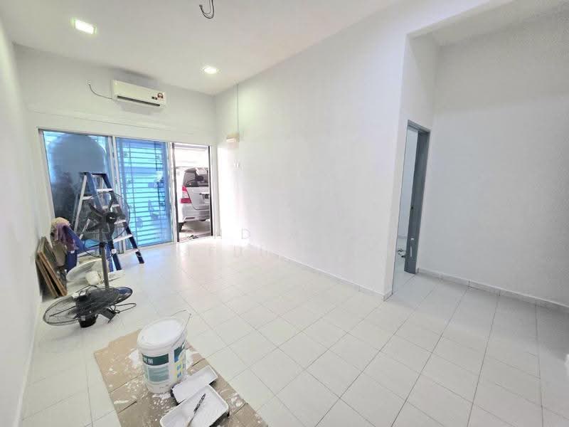 Rumah Teres untuk Dijual di Kampung Batu 9 Kebun Baru (Telok Panglima Garang) - Mohd Aizat Saiful Bahri - Living Room - PropertyGuru.com.my