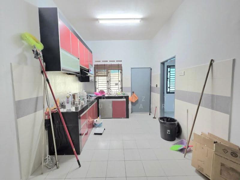 Rumah Teres untuk Dijual di Kampung Batu 9 Kebun Baru (Telok Panglima Garang) - Mohd Aizat Saiful Bahri - Kitchen - PropertyGuru.com.my