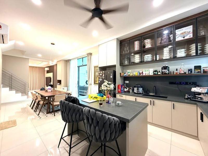 2.5-storey Terraced House for Sale in Taman Nusaputra Timur (Puchong) - Zarema Kulbuzheva - Kitchen - PropertyGuru.com.my